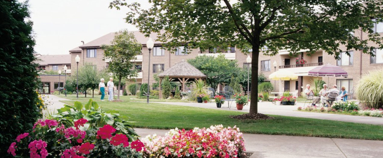 Sunset Manor and Village Courtyard Outdoor of Facility