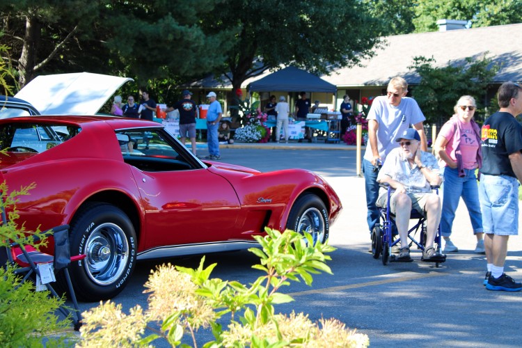 Rose Garden vintage car show