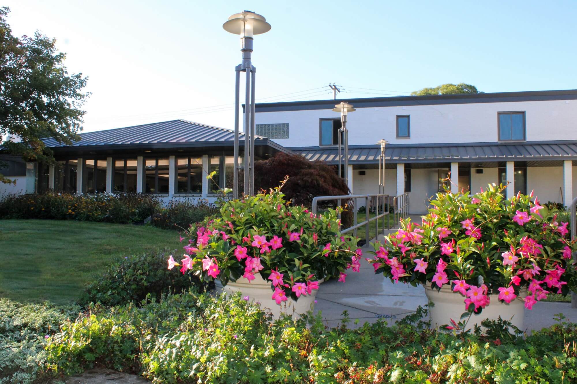 outdoor view of Christian Haven with beautiful flowers and landscaping